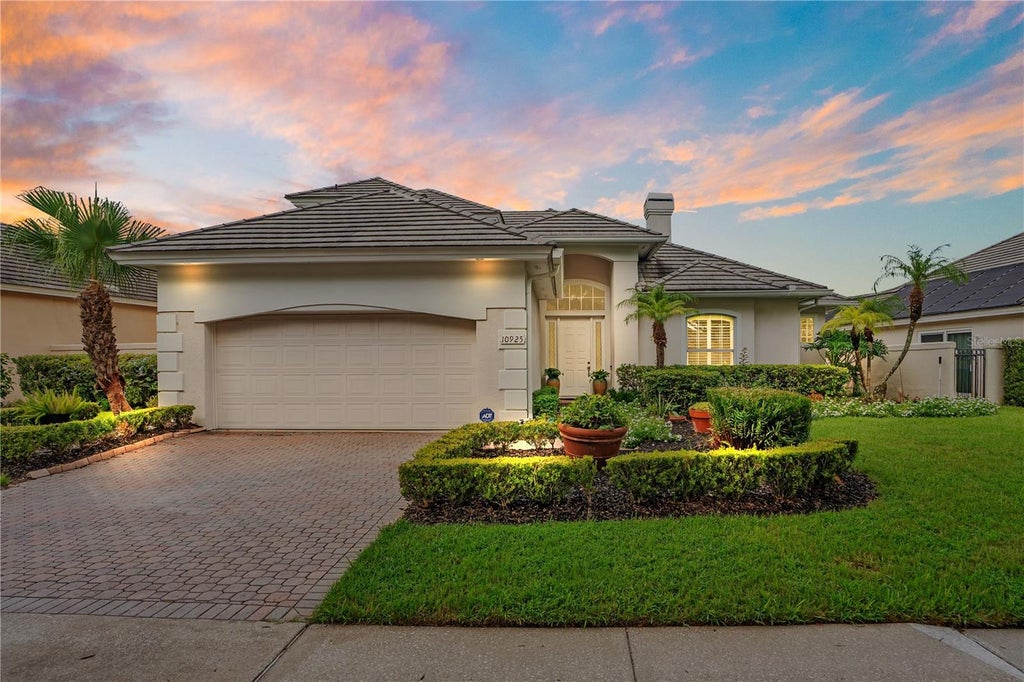 Photo of 10925 Woodchase Circle, Orlando, FL 32836 (MLS # O6435104)