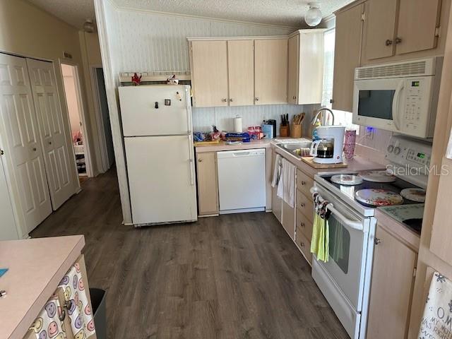 LAKEWOOD VILLAGE - Residential