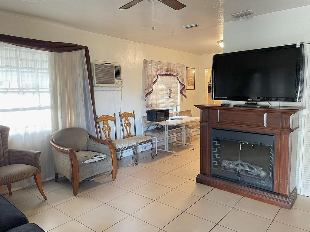 Photo of 2918 E 15th Avenue, Tampa, FL 33605 (MLS # TB8451421)