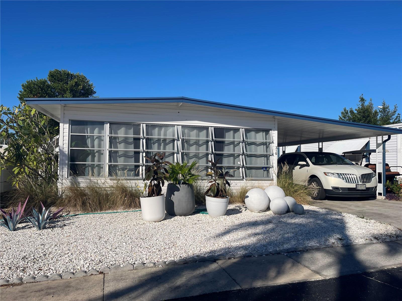FURNISHED- -REMODELED- MUST BE 55 OE OVER TO LEASE- THIS 2 BEDROOM, 2 BATH, WITH A CARPORT MOBILE HOME IS IN THE ACTIVE COMMUNITY OF SUN VALLEY IN TARPON SPRINGS. ALL UTILITIES INCLUDED EXCEPT ELECTRIC. THERE IS A COVERED PORCH WITH OUTDOOR STORAGE AND GRILL. THERE IS ALSO AN AIR CONDITIONED LANAI IN THE FRONT PART OF THE HOME. THIS HOME IS AVAILABLE FROM JULY 20th UNTIL THE END OF THE YEAR, WITH A MINIMUM OF 3 MONTHS. THIS MOBILE HOME BEEN TOTALLY REMODELED WITH STAINLESS STEEL APPLIANCES,NEW KITCHEN. NEW WOOD FLOORING THROUGHOUT! CENTRAL HEAT AND AIR! AMMENETIES INCLUDE POOL, BASKETBALL,SHUFFLE BOARD,PICKLEBALL,POOL TABLES.