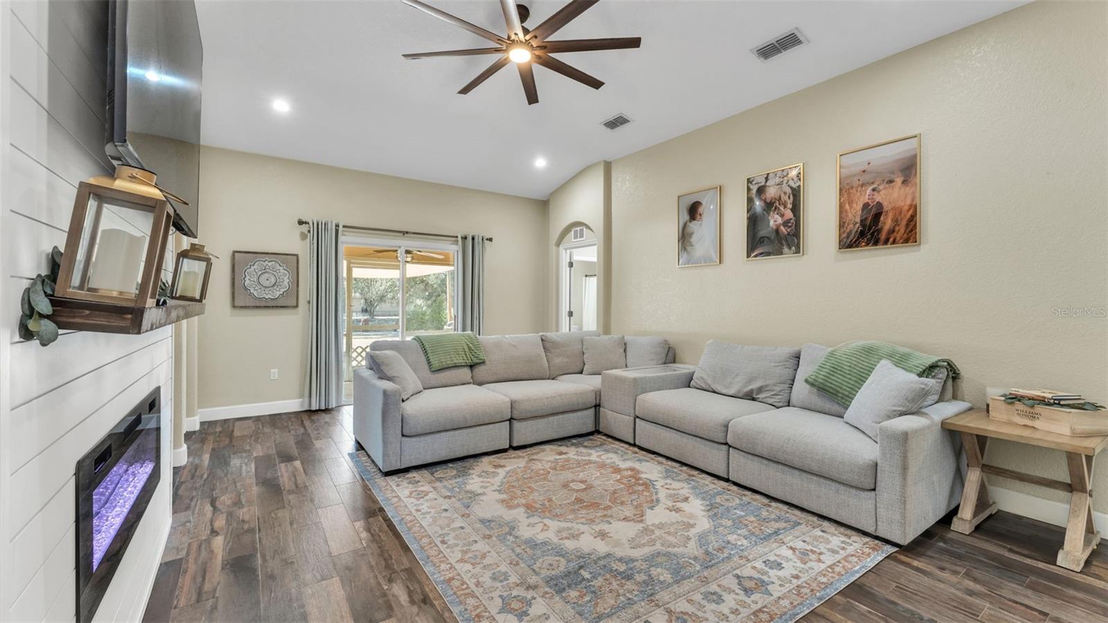 6318 PRESIDENTIAL LANE