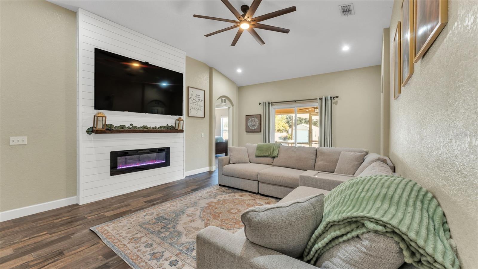 6318 PRESIDENTIAL LANE