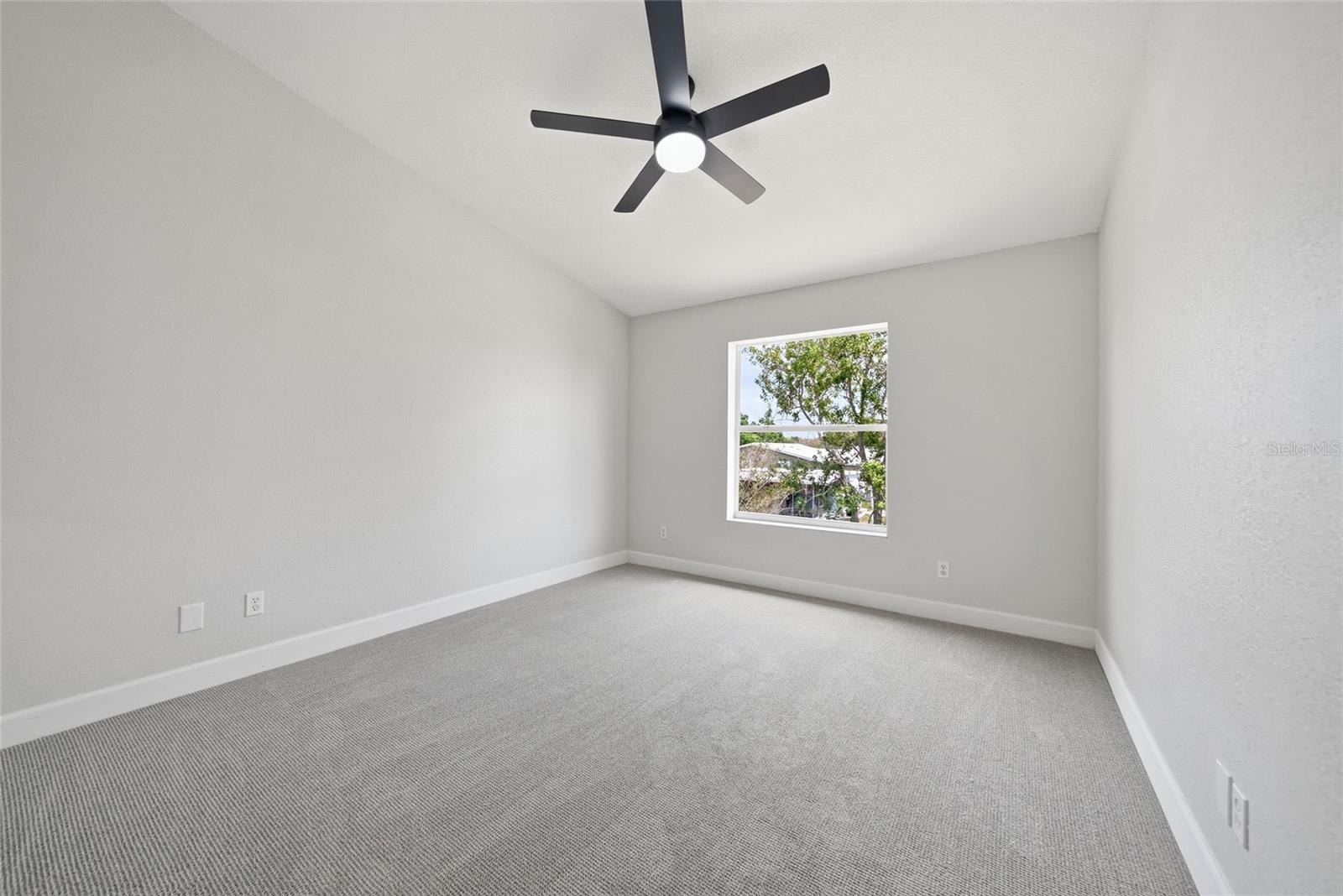 HERITAGE OAKS TWNHMS - Residential