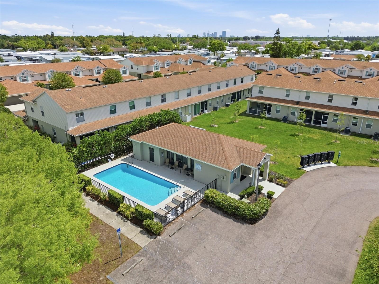 HERITAGE OAKS TWNHMS - Residential