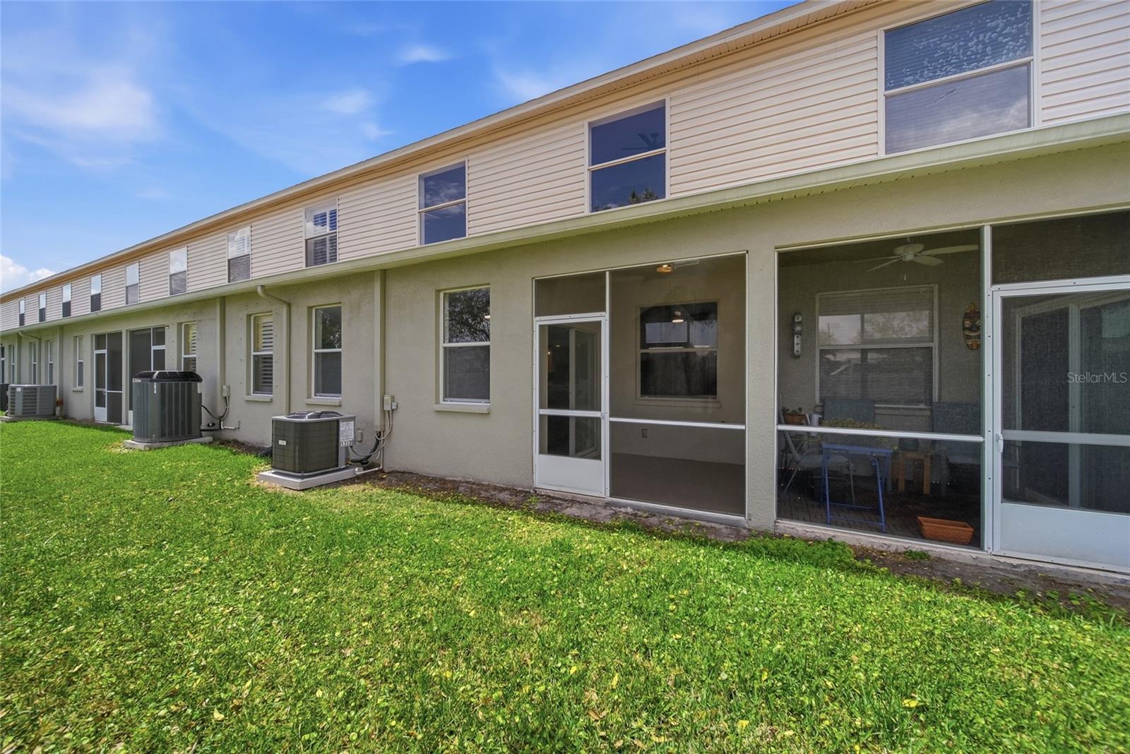 HERITAGE OAKS TWNHMS - Residential