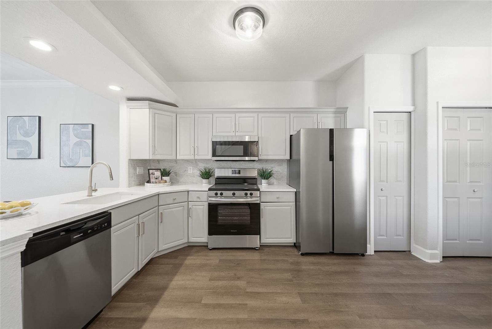 HERITAGE OAKS TWNHMS - Residential