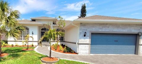 Photo of 1415 Beach Club Ln, Apollo Beach, FL 33572 (MLS # TB8382493)