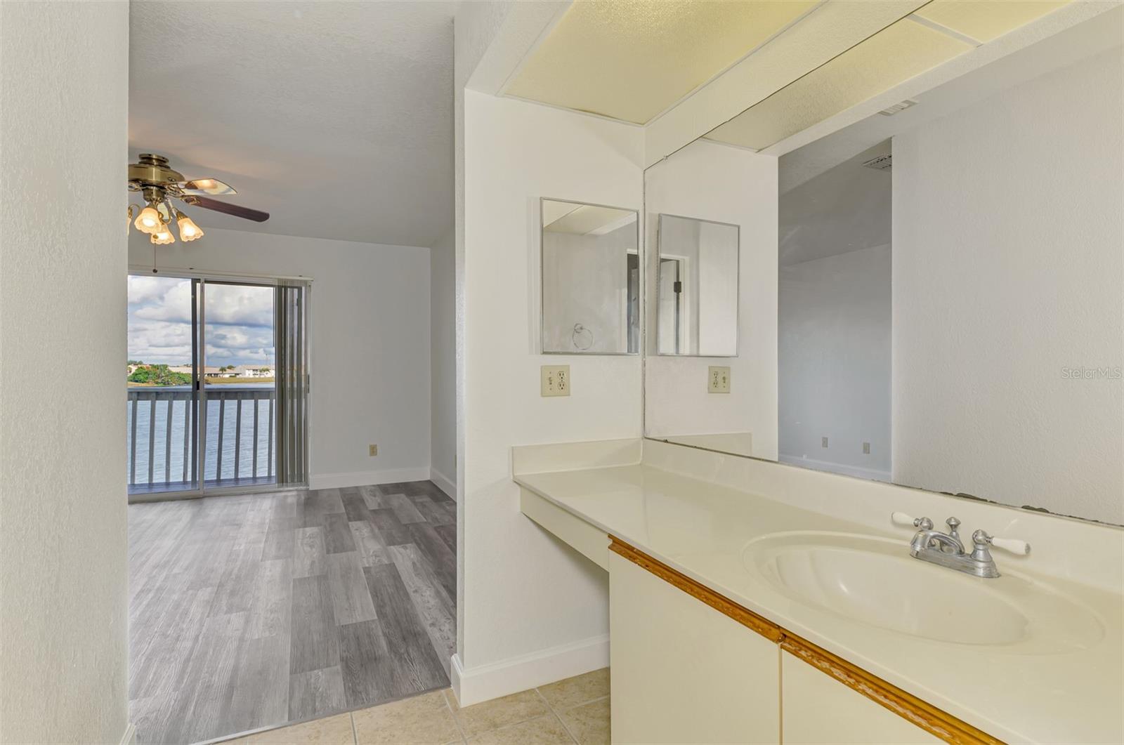 LAKE RIO TWNHMS - Residential