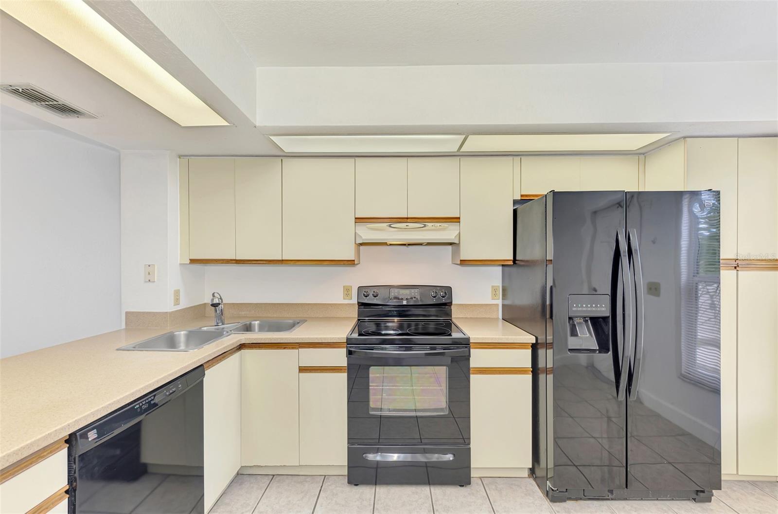 LAKE RIO TWNHMS - Residential