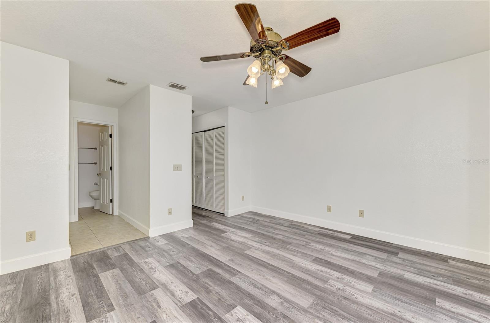 LAKE RIO TWNHMS - Residential