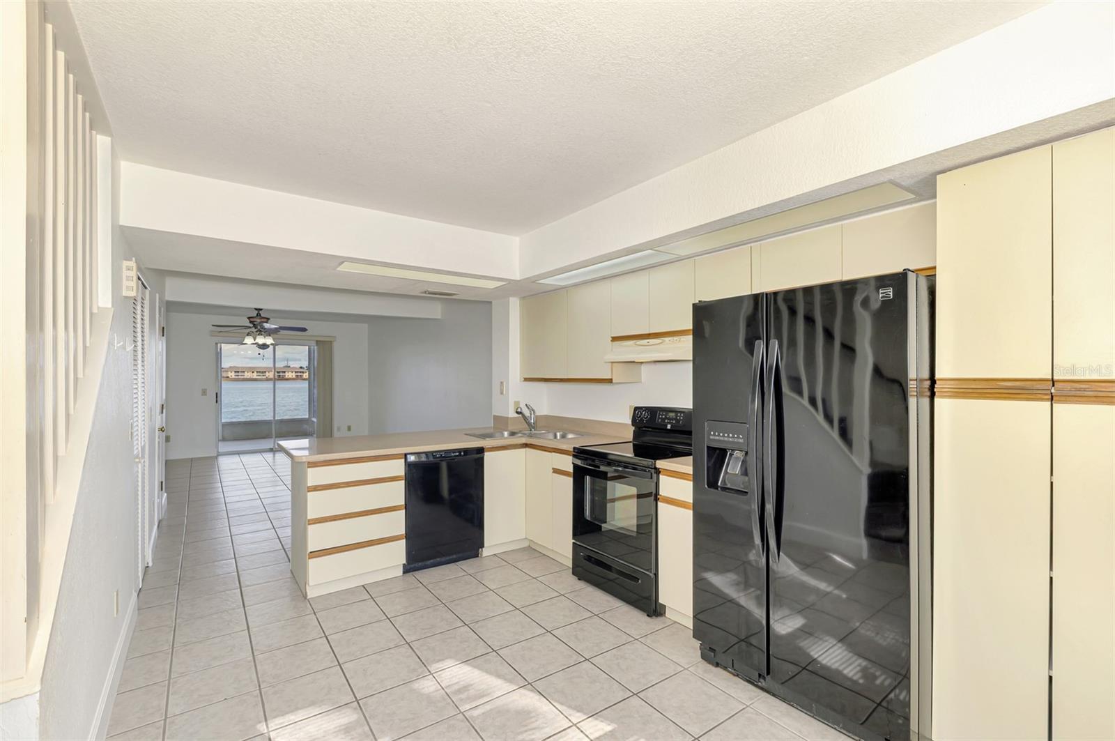 LAKE RIO TWNHMS - Residential