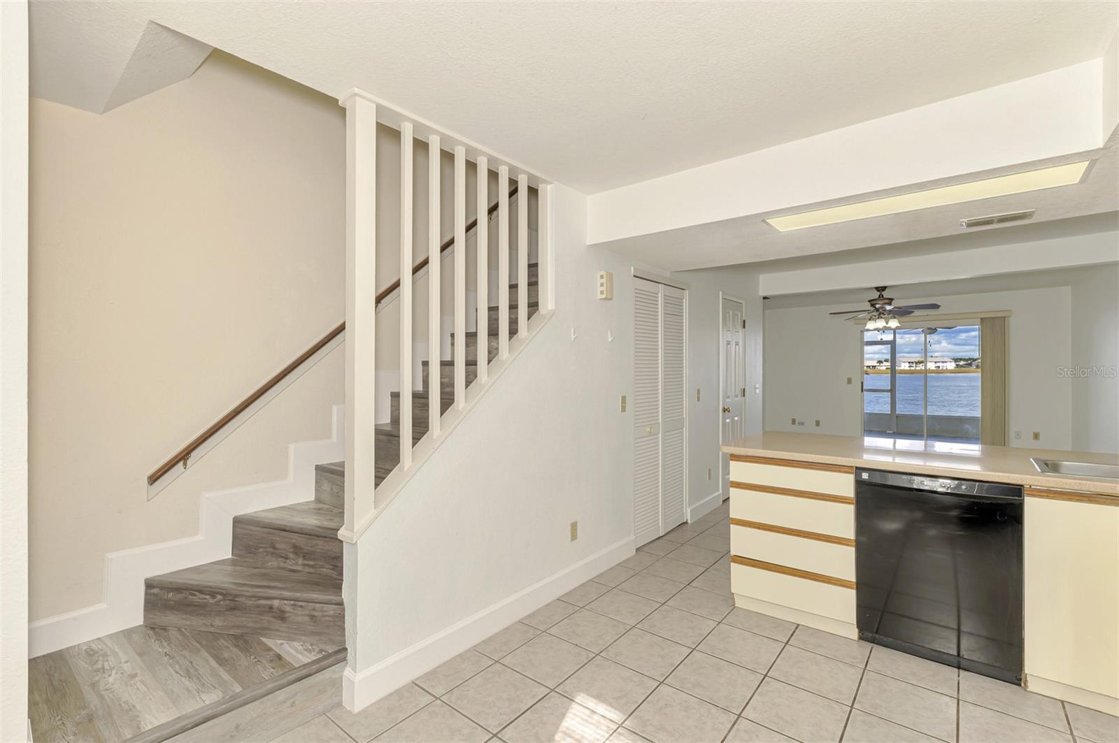 LAKE RIO TWNHMS - Residential