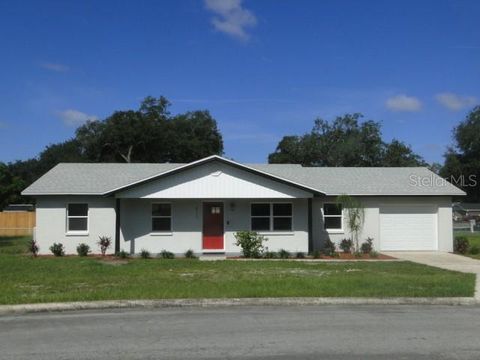 Photo of 820 Dove Ridge Drive, Lakeland, FL 33803 (MLS # TB8435314)
