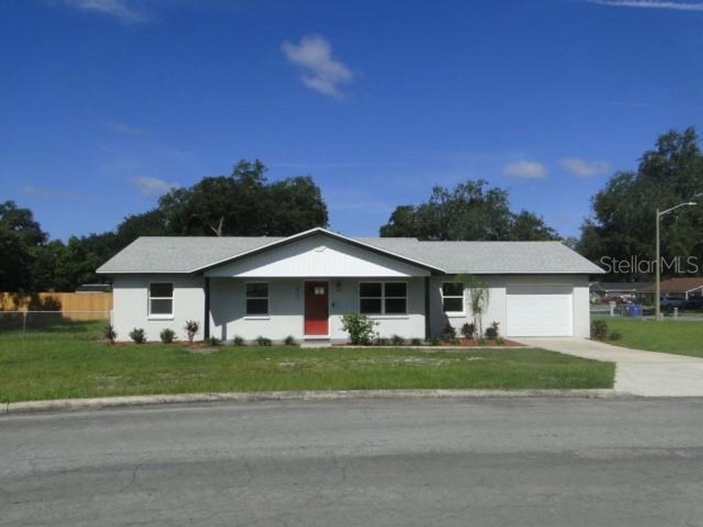 Photo of 820 Dove Ridge Drive, Lakeland, FL 33803 (MLS # TB8435314)