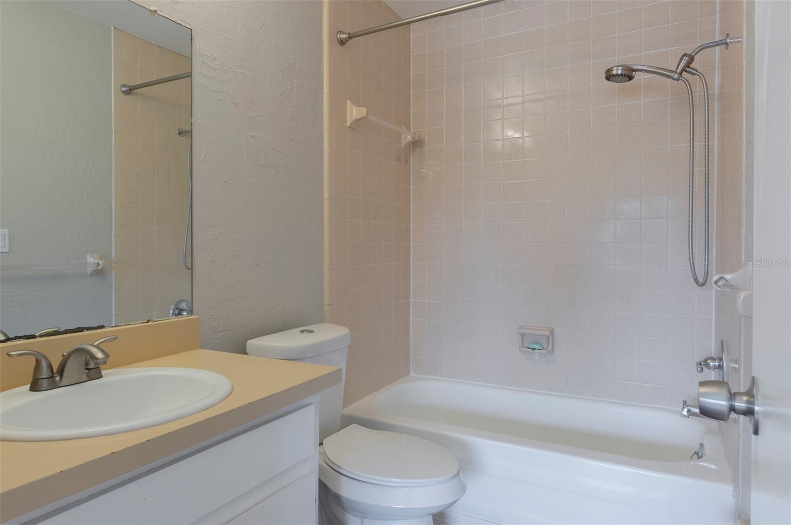 TOWNHOMES OF LAKE SEMINOLE - Residential Lease