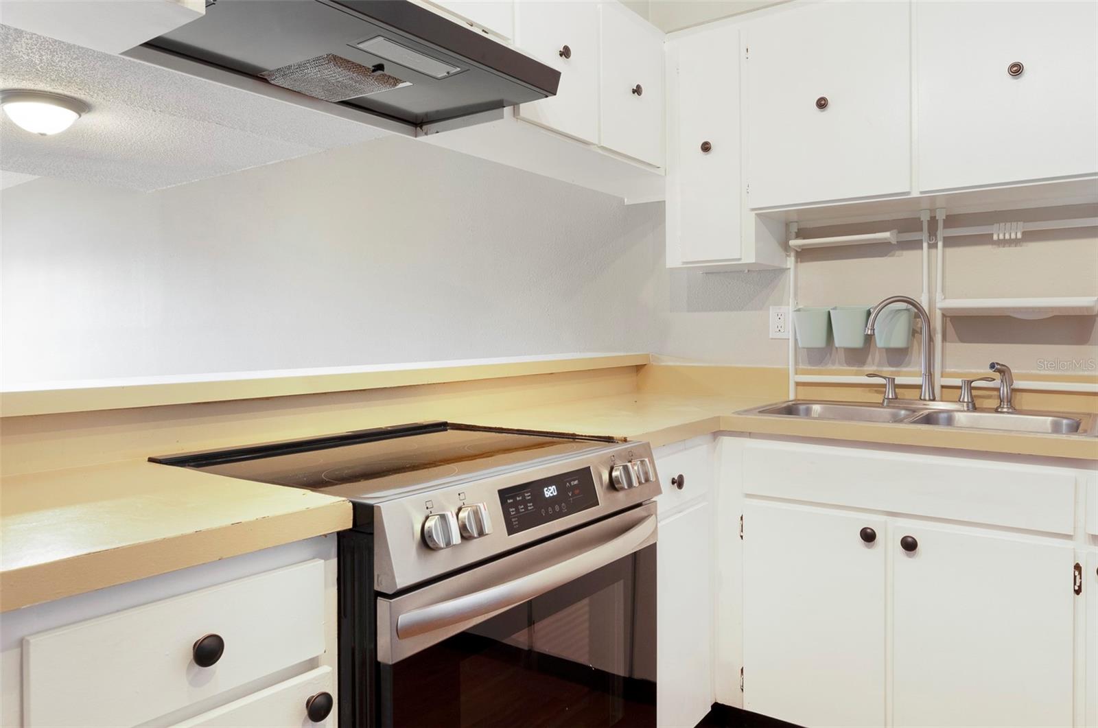 TOWNHOMES OF LAKE SEMINOLE - Residential Lease