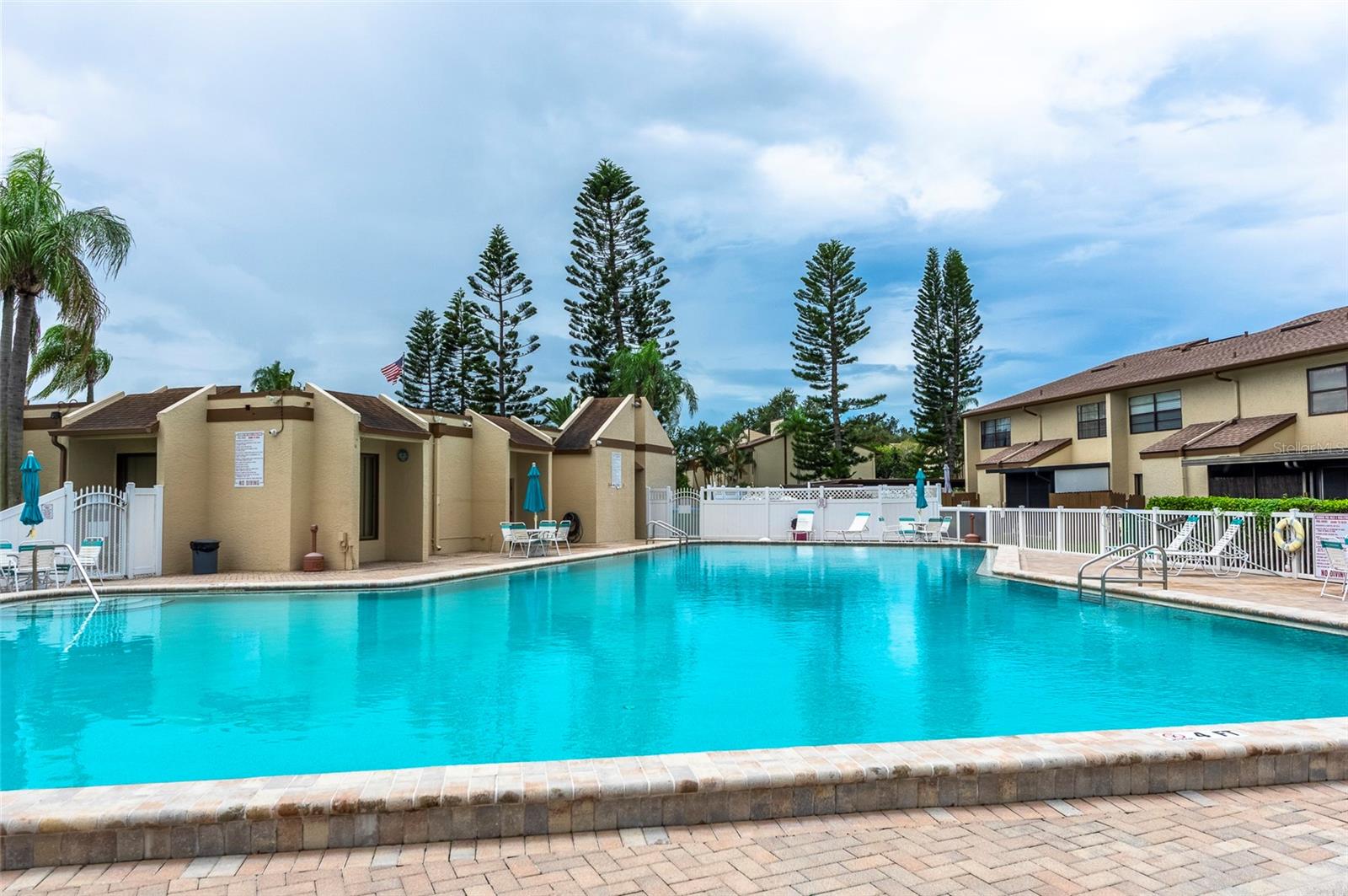 TOWNHOMES OF LAKE SEMINOLE - Residential Lease