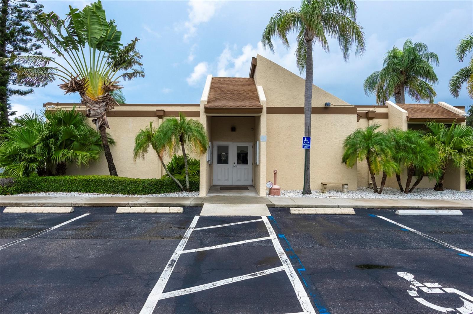 Enjoy your Florida lifestyle with lakeside living and amenities at the Townhomes of Lake Seminole. This updated 2 bed, 1 bath, two-story home offers approximately 1,000 sq ft of comfortable living with fresh LVP flooring throughout and an easy, open flow.
The main level features an open floor plan, efficient kitchen with stainless steel appliances, & enclosed patio with direct access and views of the community pool—perfect for relaxing & enjoying the FL sunshine.
Upstairs you'll find the shared bath and two bedrooms provide comfortable retreats, with the primary bedroom overlooks the pool & lake and features a large closet. Community amenities include access to Lake Seminole, tennis courts, and a sparkling pool just steps away, plus one designated covered parking space. The location is ideal for Seminole schools and close to shopping, restaurants, parks, and major routes. Convenient to the beaches & everything Pinellas County has to offer. Small dogs and cats are welcome. Residents are responsible for electric, cable, and Wi-Fi.
A clean, modern layout, great amenities, and a stellar location—make this unit at Townhomes of Lake Seminole your next home.
BASICS
* Availability: MOVE-IN READY
* Pets Allowed: Yes $15/mo per pet
* Non-Refundable per pet fee of $250
* Utilities: Tenant electric, wifi, cable
* Parking: Covered carport (1)
* Renter's insurance is required (included in RBP).
* Lease Term: Unfurnished 12 months
THE IMPORTANT THINGS TO KNOW:
* No Smoking
* Application Fee is $50 per Adult, Non-Refundable.
* Please review Application Criteria prior to applying.
* Application turnaround time is 1-3 Business days
* Security Deposit: One Month’s Rent
* HOA Application: YES, may require additional approval process
* All residents are enrolled in the Resident Benefits Package (RBP) for $44.95/month which includes required renters insurance, HVAC air filter delivery (for applicable properties), credit building to help boost your credit score with timely rent payments, $1M Identity Protection, move-in concierge service making utility & home service set-up connections a breeze during your move-in, our best-in-class resident rewards program, and much more! More details upon application.
* Other terms, fees, and conditions may apply. All information is deemed reliable but not guaranteed and is subject to change. Rent is subject to change.