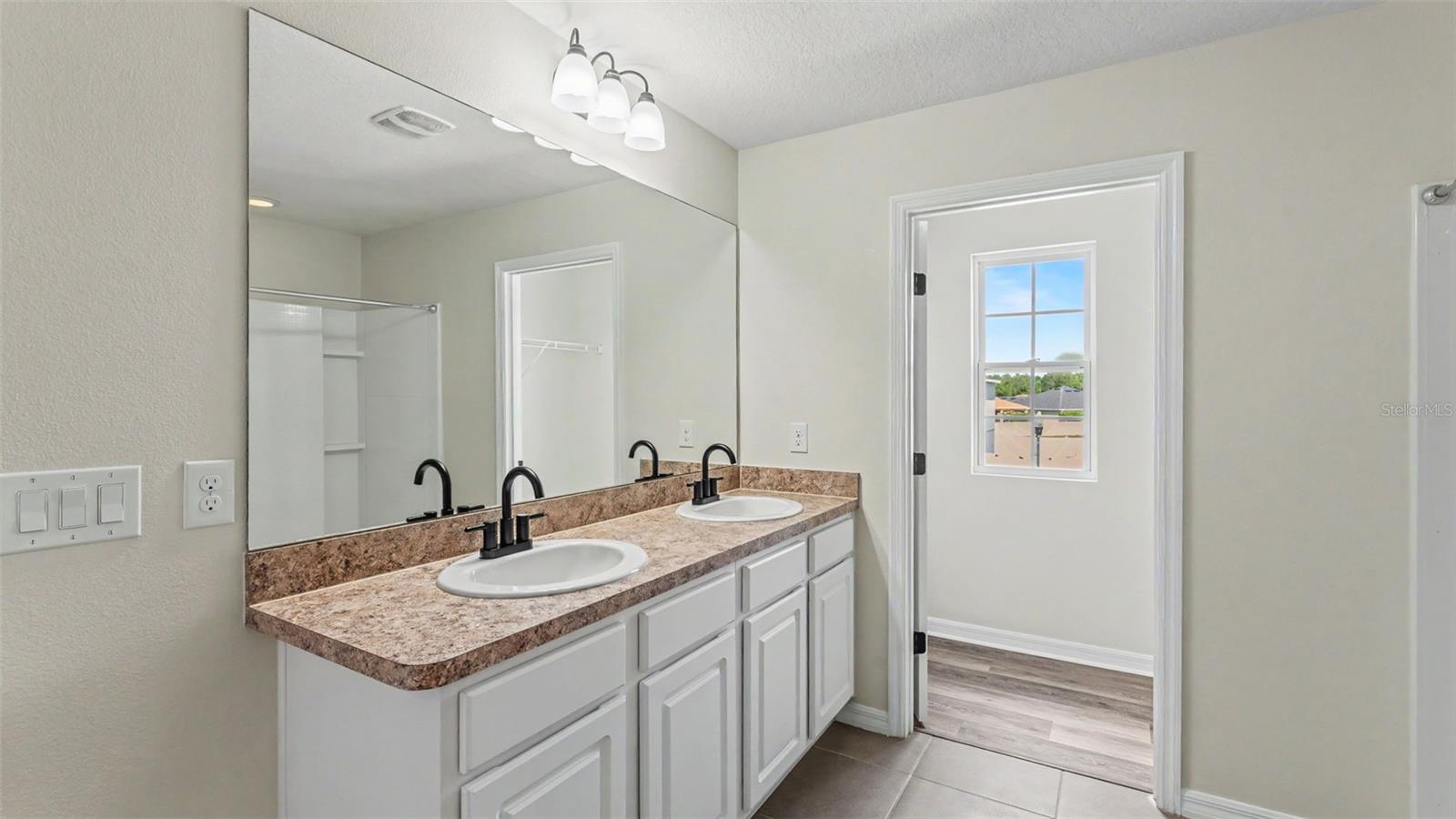 LAKESIDE LANDINGS PHASE ONE - Residential