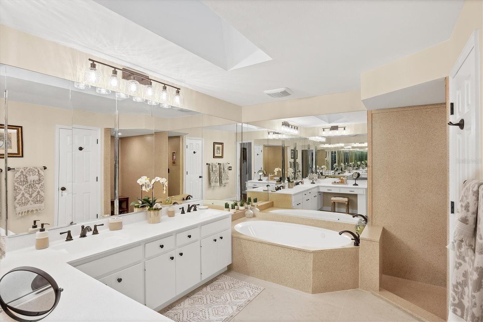 HAMMOCKS IV - Residential