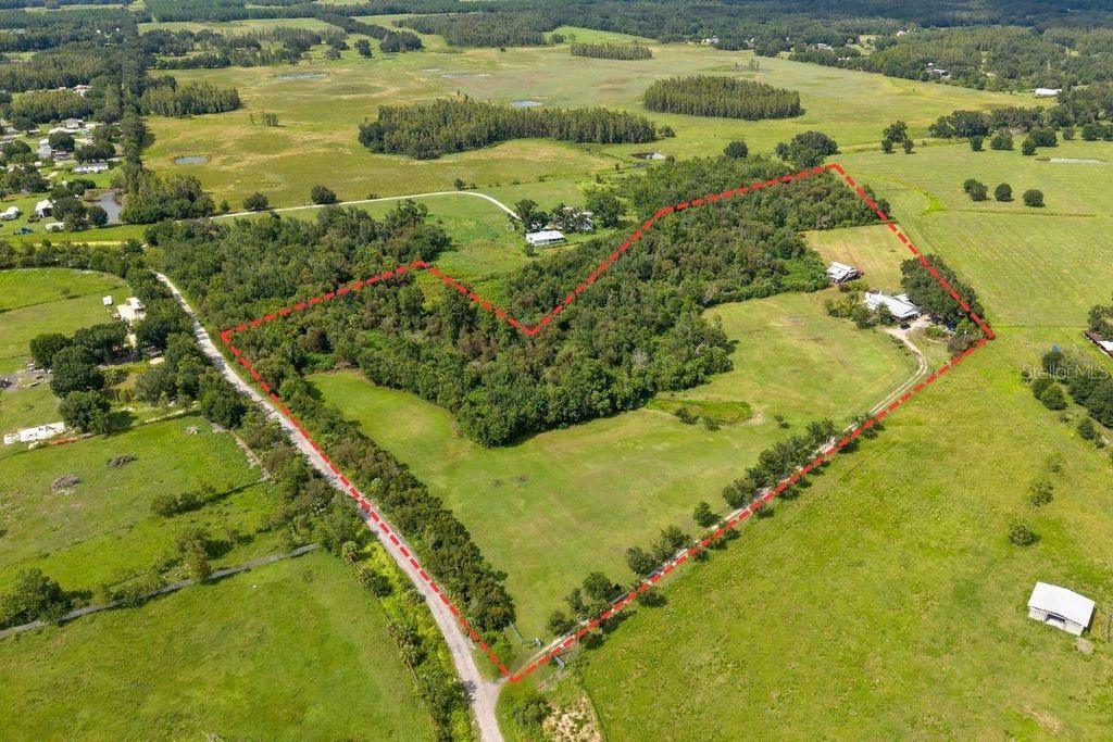 Photo of 7326 Loghouse Road, Plant City, FL 33565 (MLS # TB8417610)