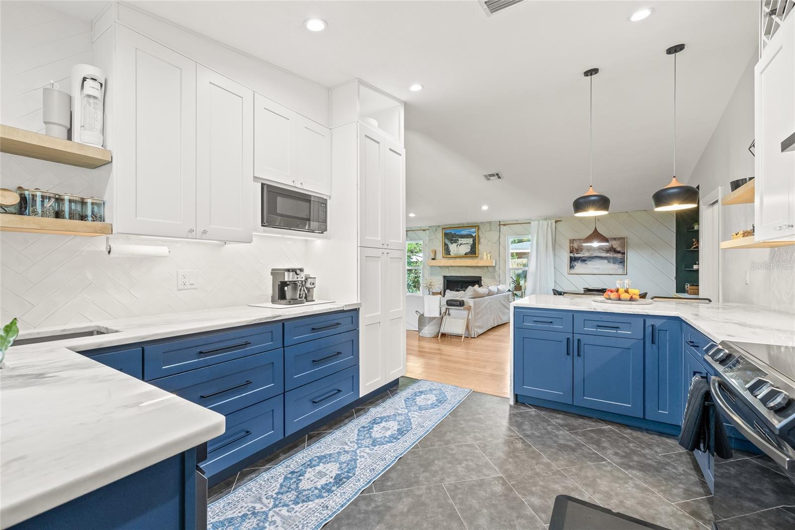 VERA MANOR - Residential