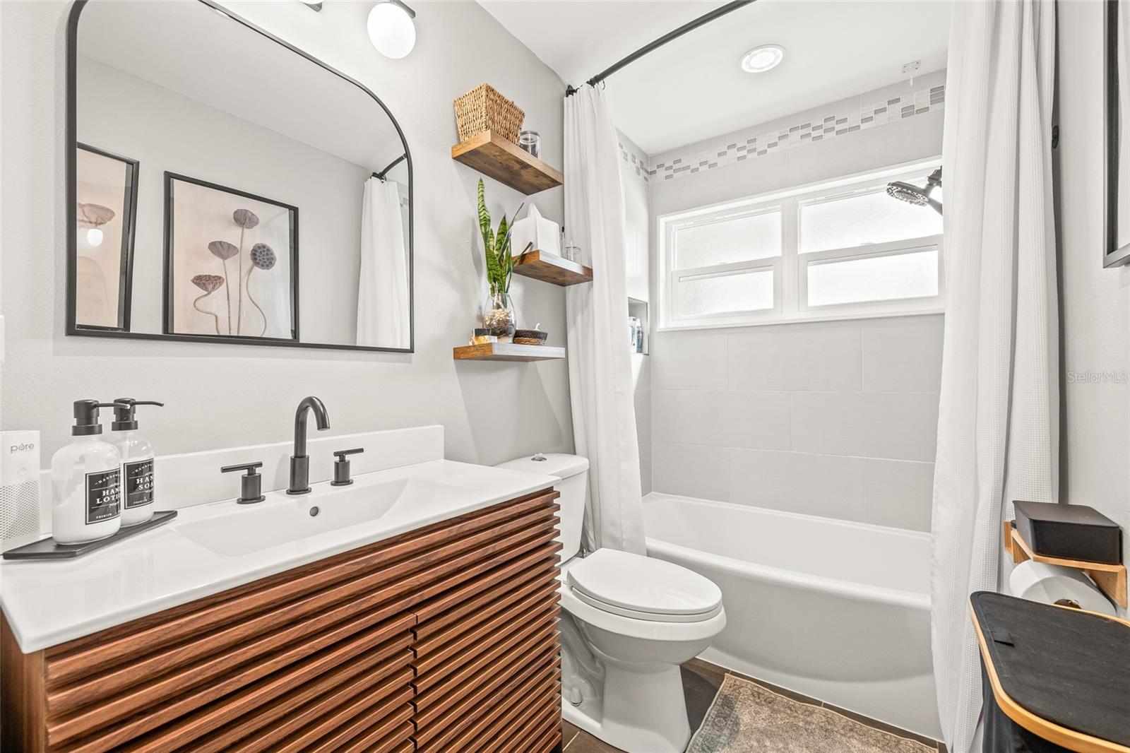 VERA MANOR - Residential