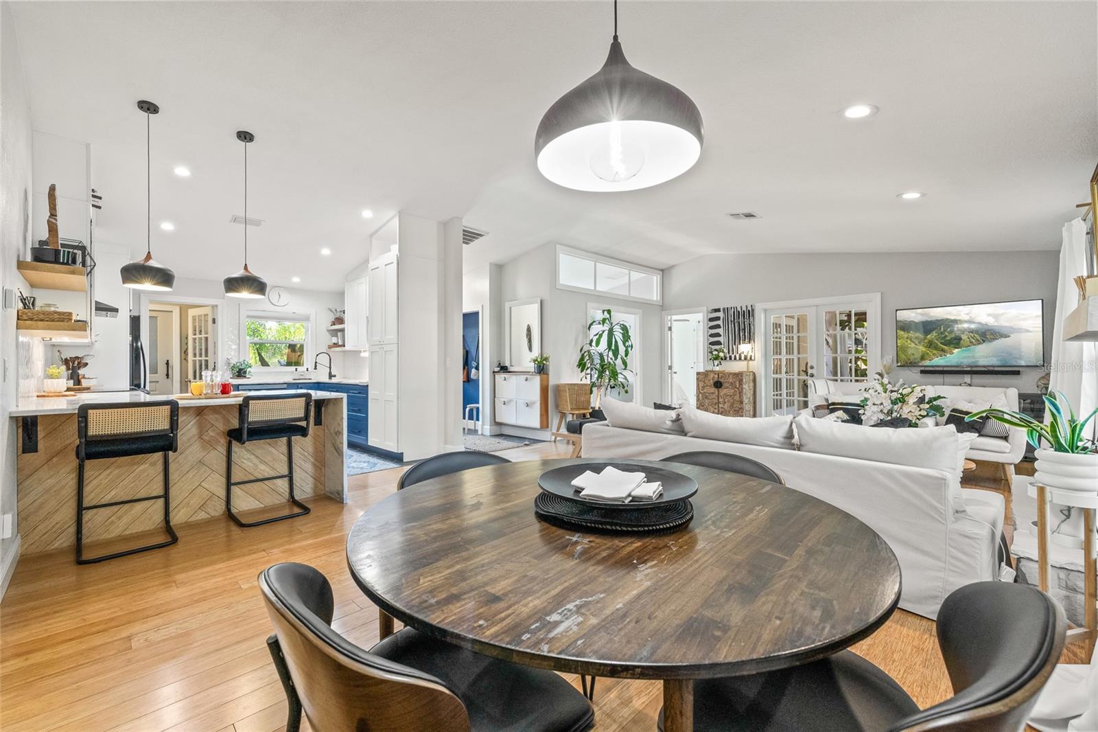 VERA MANOR - Residential