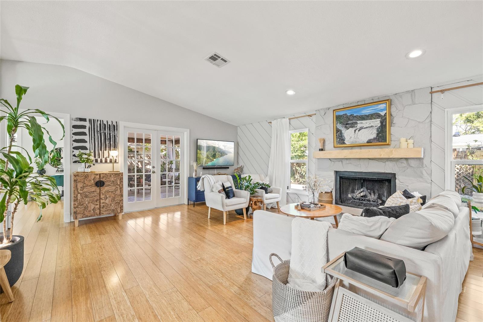 VERA MANOR - Residential