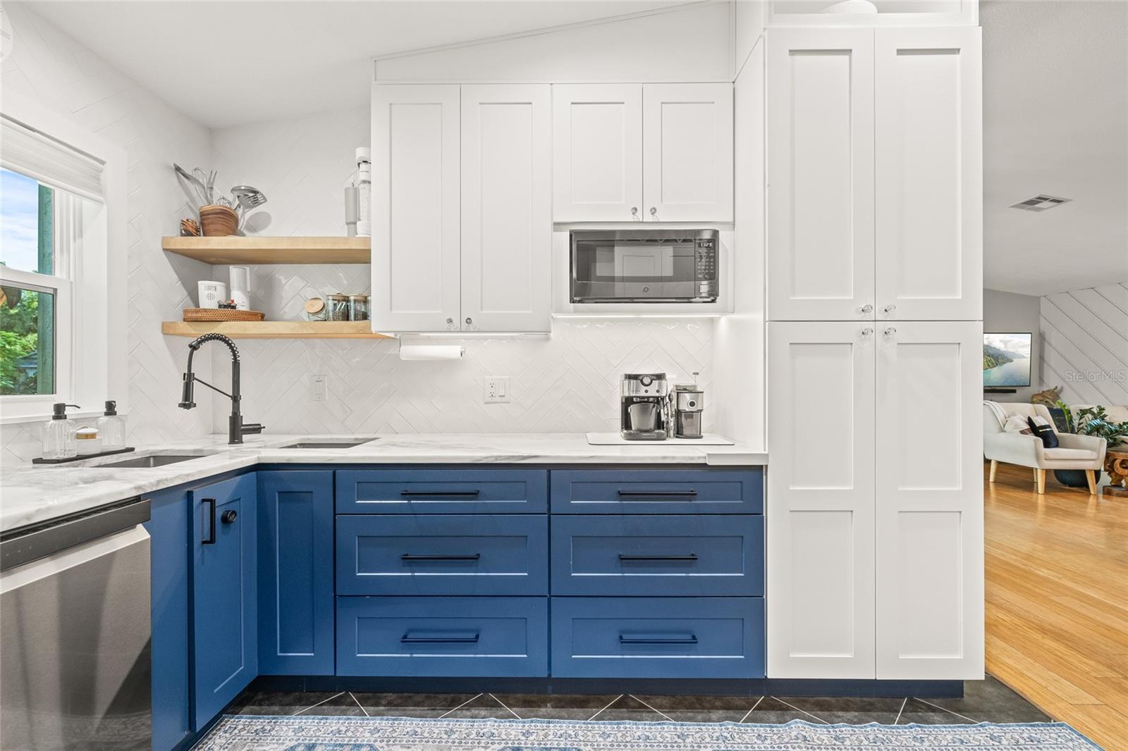 VERA MANOR - Residential