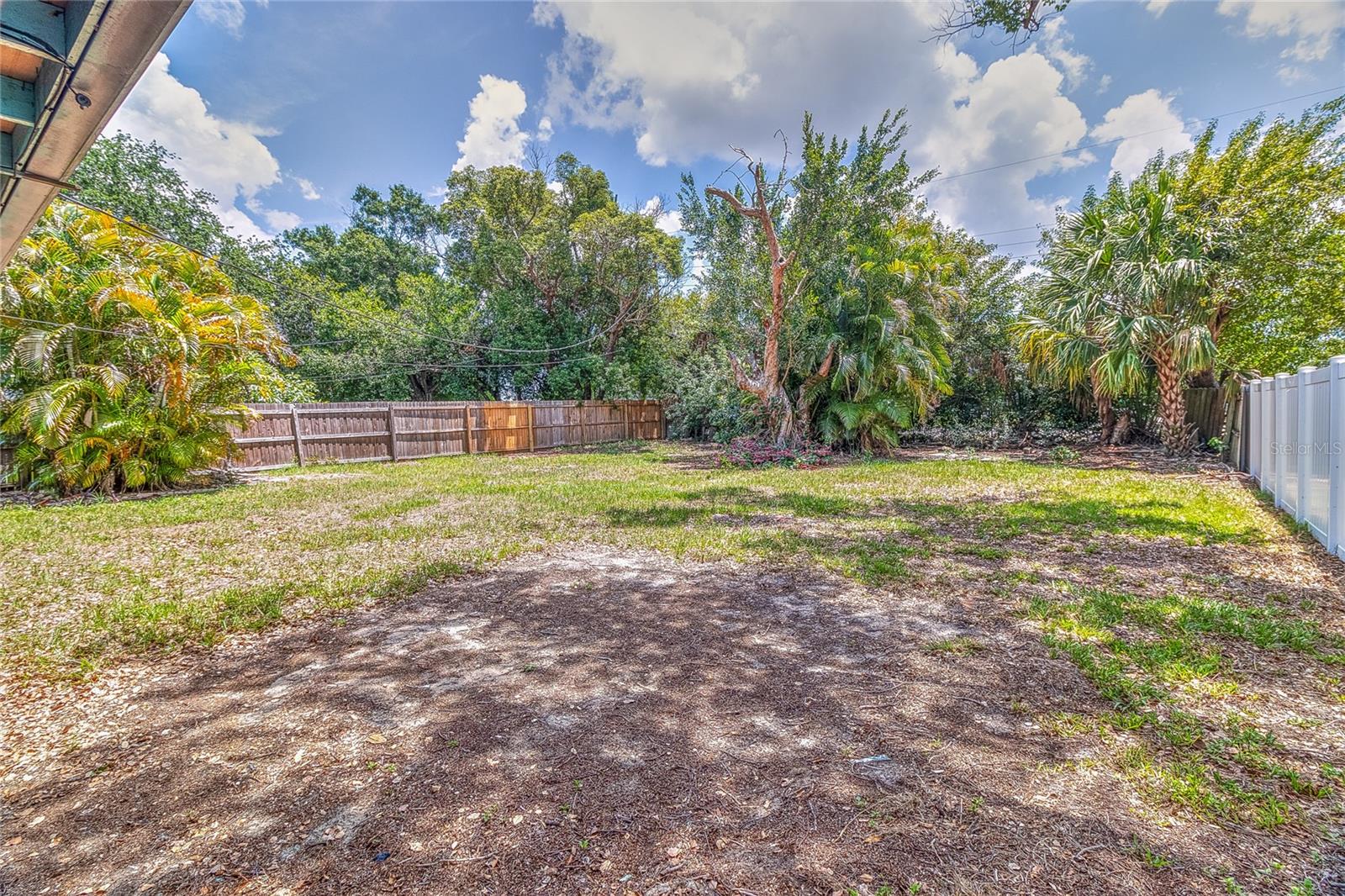 LAKELAND GROVES SUB - Residential