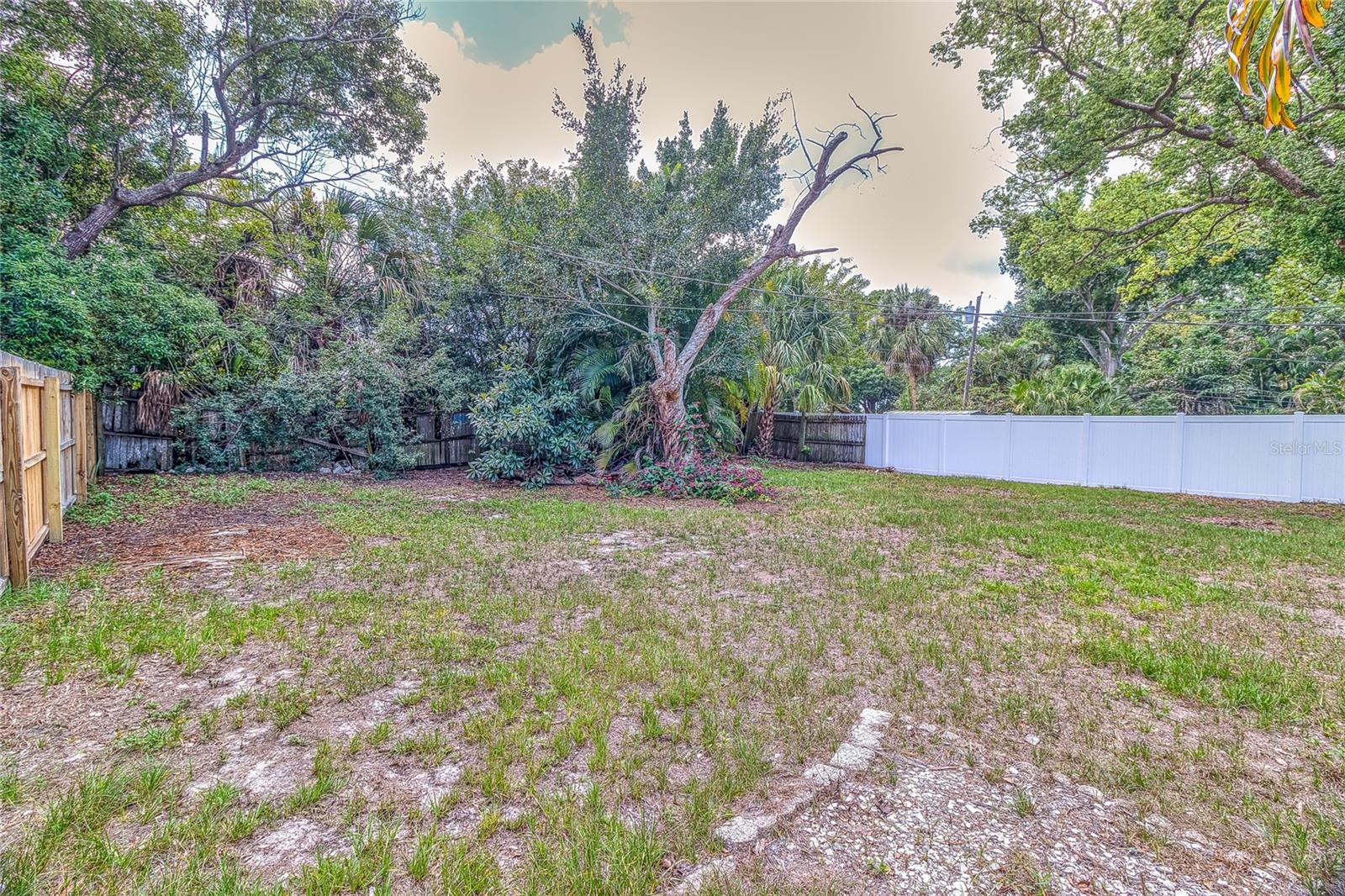 LAKELAND GROVES SUB - Residential