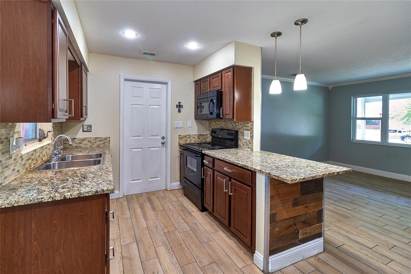 LAKELAND GROVES SUB - Residential