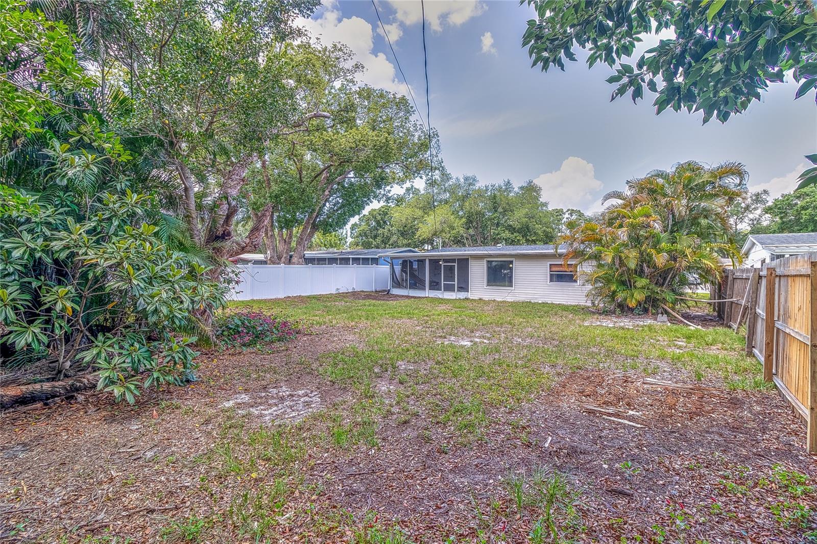 LAKELAND GROVES SUB - Residential