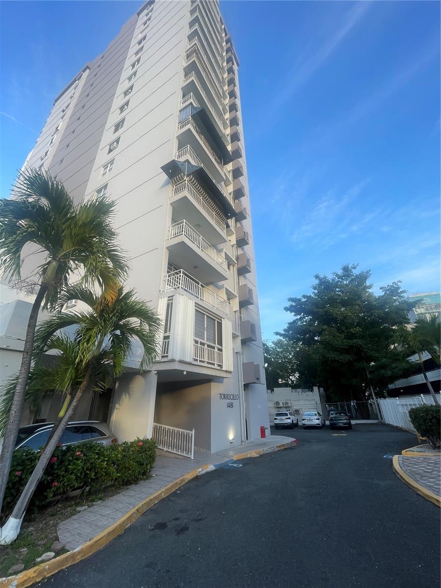 TORRECIELO ELEVATOR HI-RISE CONDOMINIUM IN SAN JUAN - Excellent Investment Opportunity! This spacious corner apartment with a balcony provides easy access to the desirable San Juan-Condado area. 530 SQ FT of Construction Approximately + ONE OSP ASSIGNED PK #07 - Nineteen (19) Stories and Five (05) Apts p/floor. There are two elevators and the condominium includes a partial generator for emergency power in common areas, a coin-operated laundry room, and a swimming pool. It is conveniently located just a few blocks from hospitals, fine dining restaurants, 24/7 Supermax supermarkets, banks, and a beachfront community park. This apartment comes with one parking spot. Please note that short-term rentals are not permitted; the minimum rental period is six months. PROOF OF FUNDS + LENDER PRES Required to secure a showing. Serious inquiries, feel free to call!