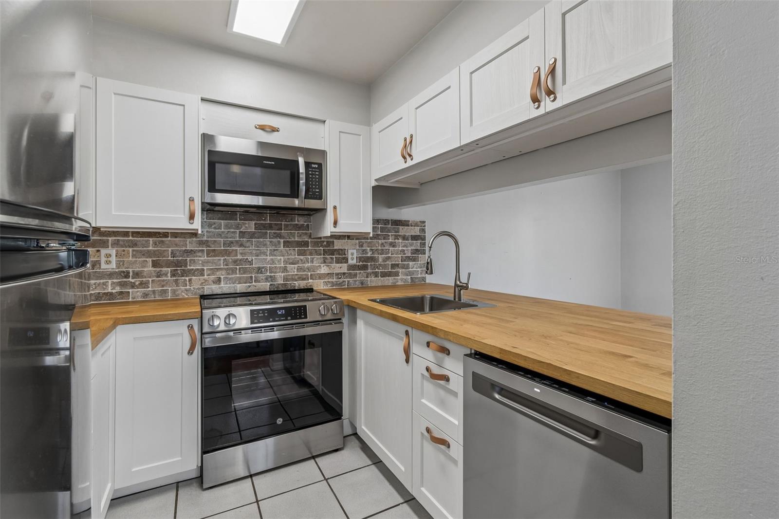 SUNRIDGE OF TAMPA BAY A CONDOM - Residential