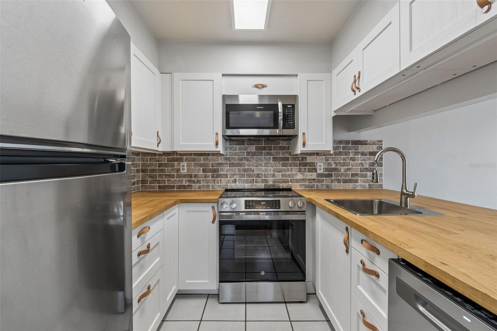 SUNRIDGE OF TAMPA BAY A CONDOM - Residential