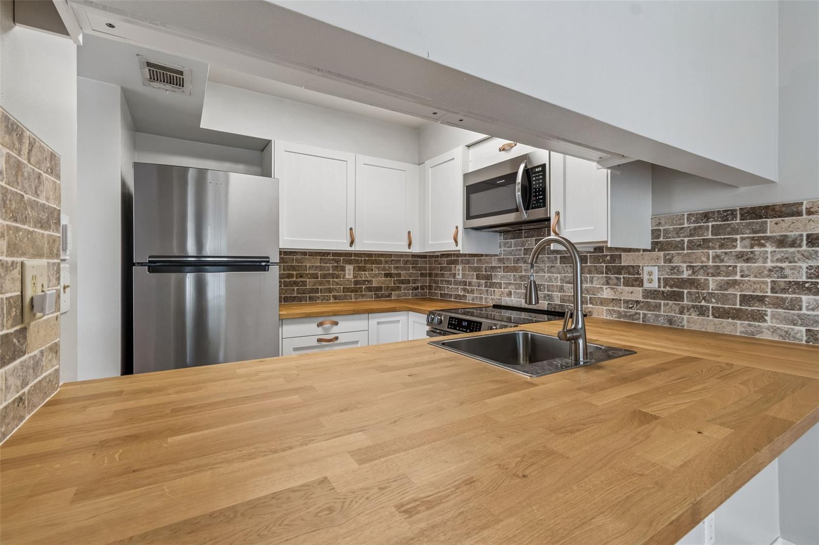 SUNRIDGE OF TAMPA BAY A CONDOM - Residential