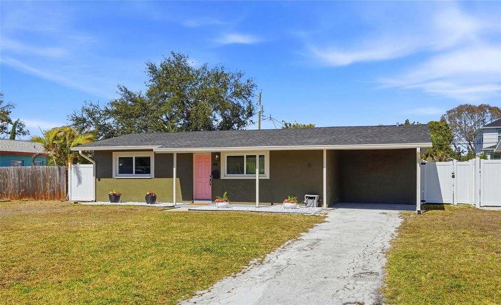 Photo of 411 42nd Avenue NE, St Petersburg, FL 33703 (MLS # TB8477544)