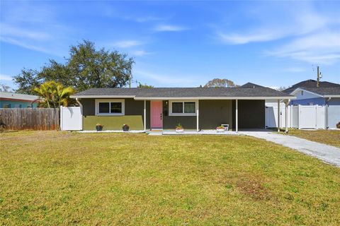 Photo of 411 42nd Avenue NE, St Petersburg, FL 33703 (MLS # TB8477544)