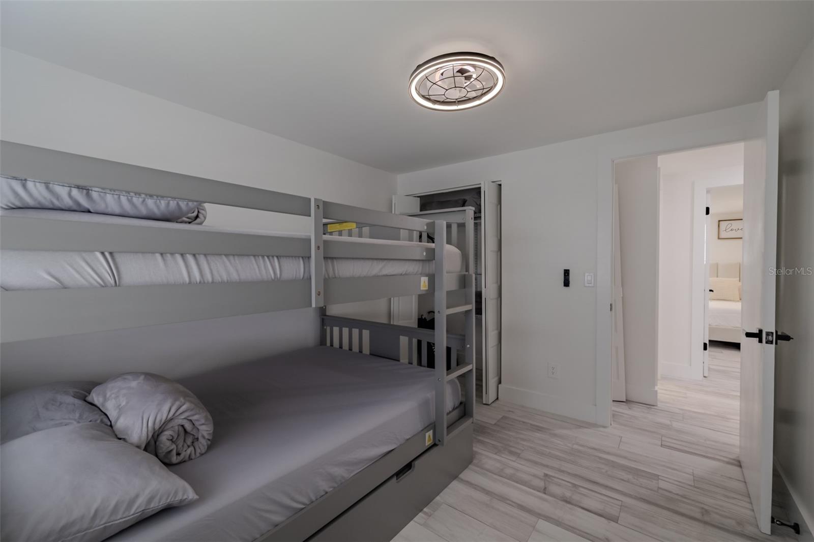 TURTLE LAKES - Residential Lease