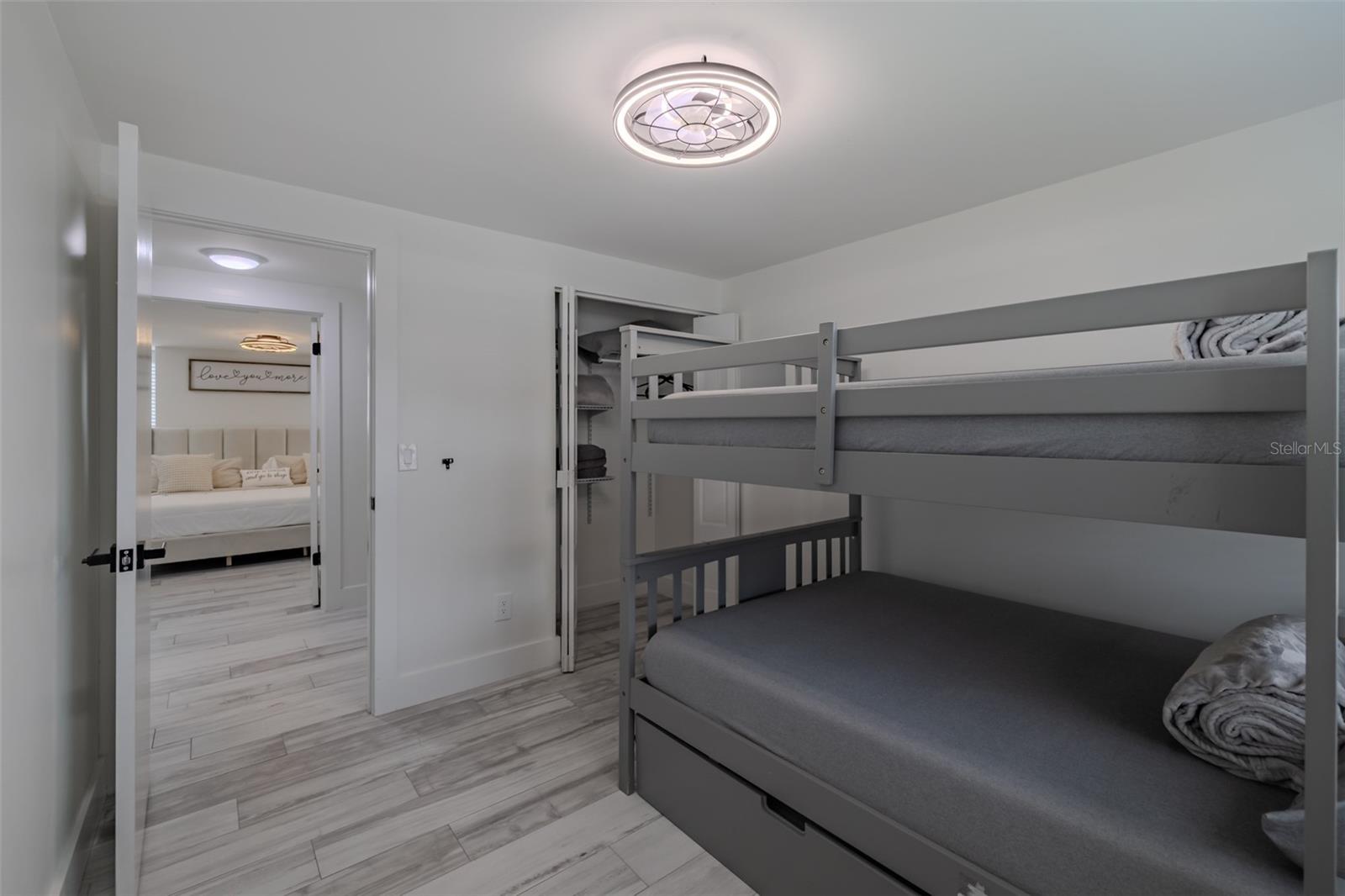 TURTLE LAKES - Residential Lease