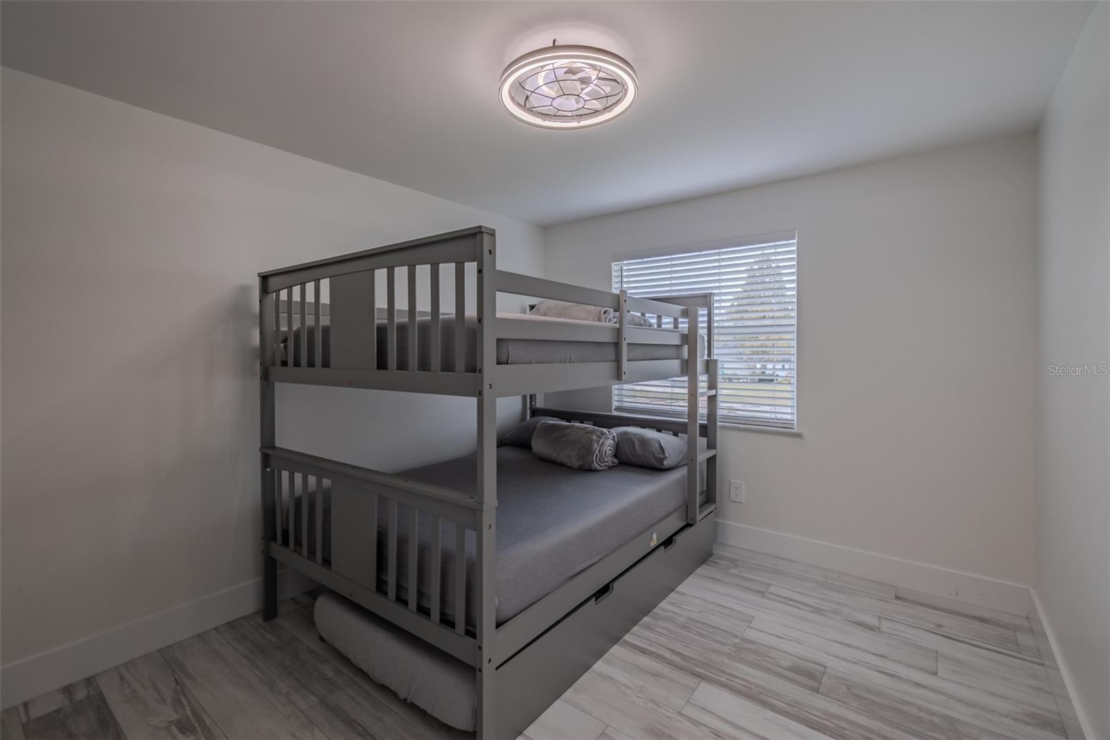 TURTLE LAKES - Residential Lease