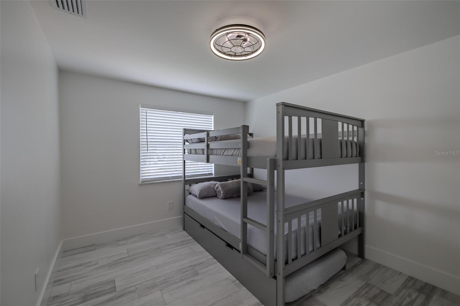 TURTLE LAKES - Residential Lease