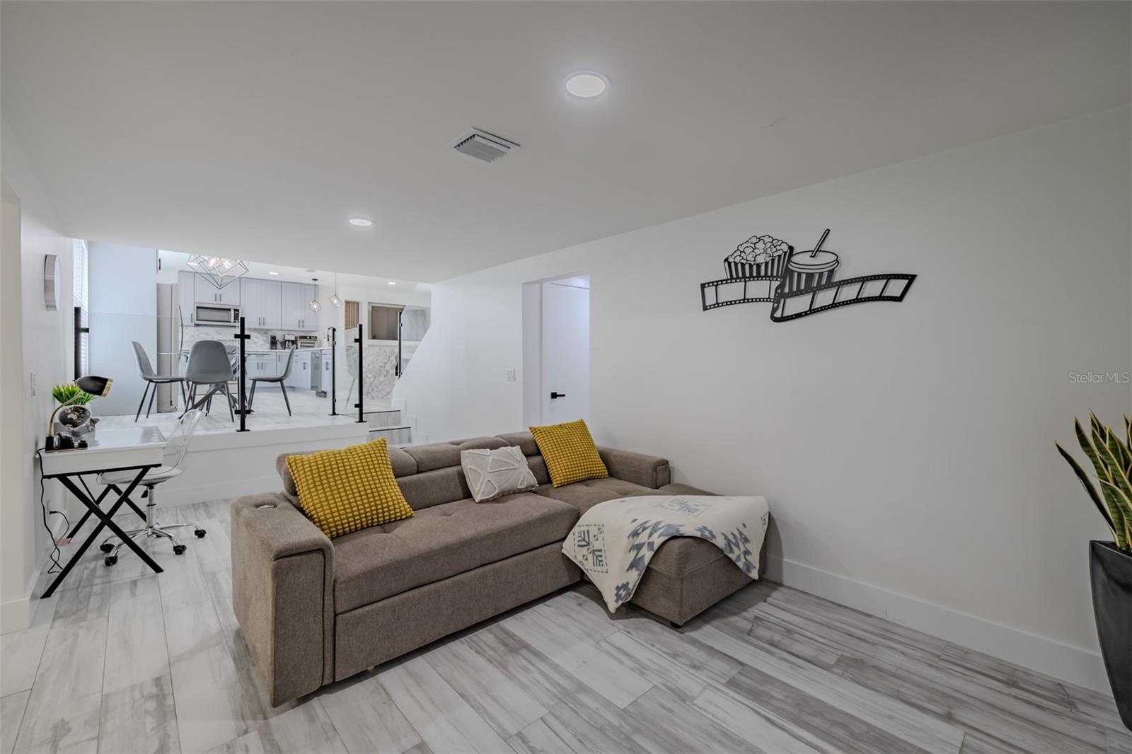 TURTLE LAKES - Residential Lease