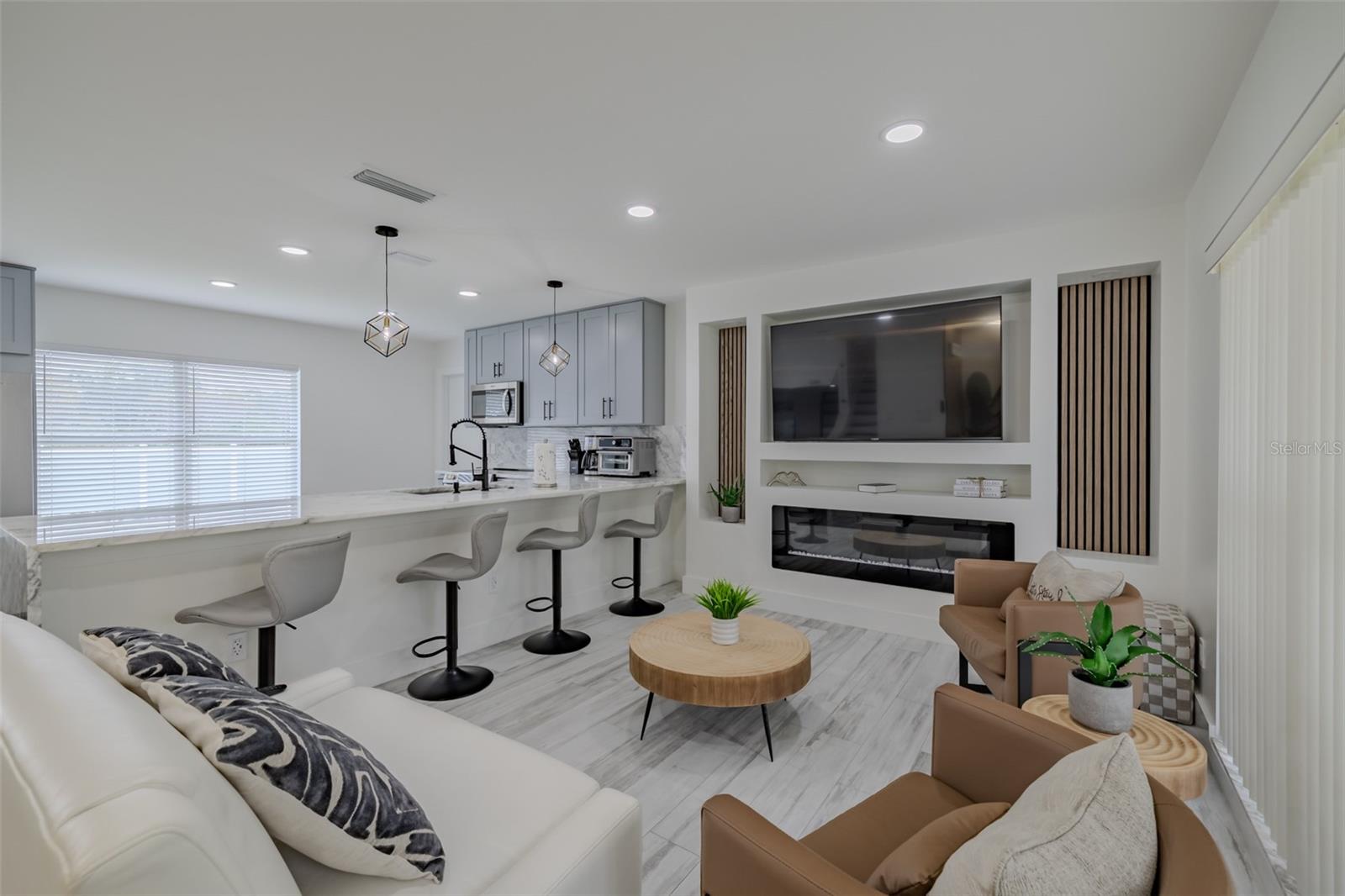 TURTLE LAKES - Residential Lease