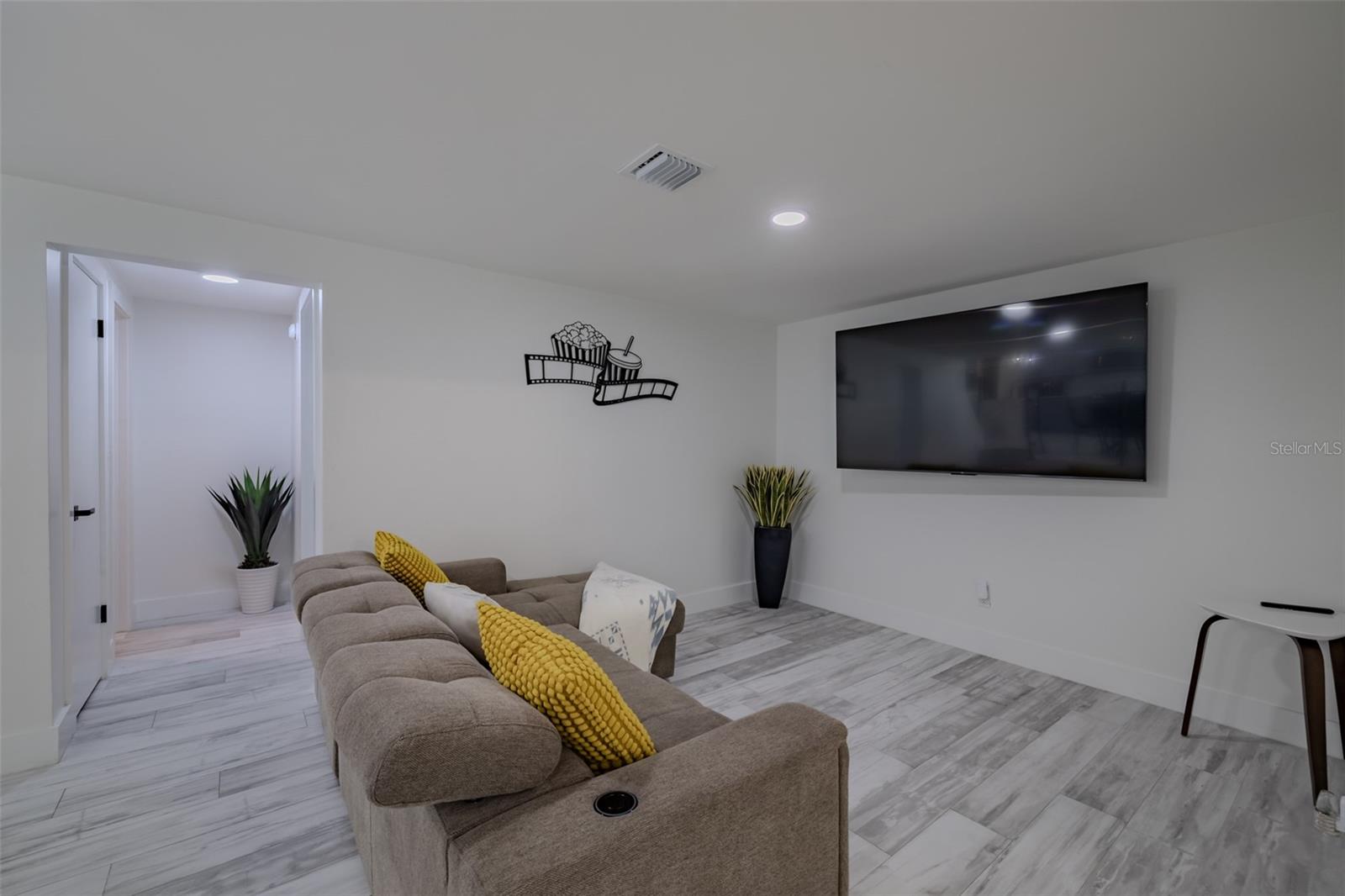 TURTLE LAKES - Residential Lease