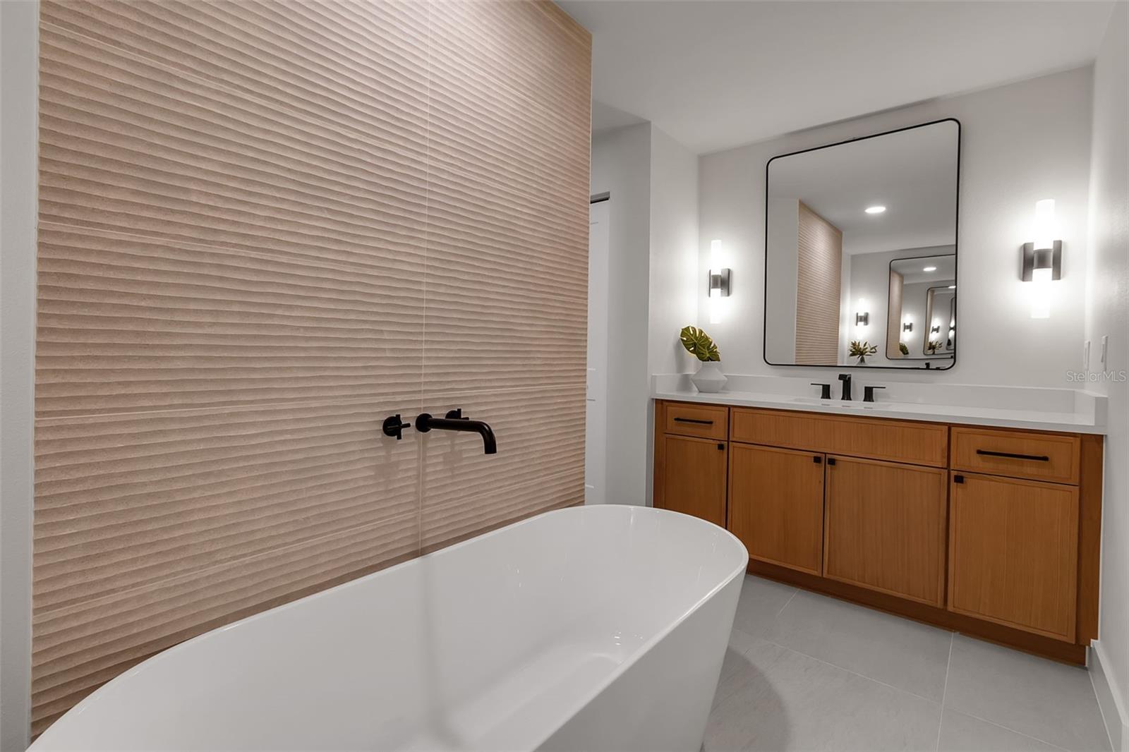 SOUTH VENICE - Residential