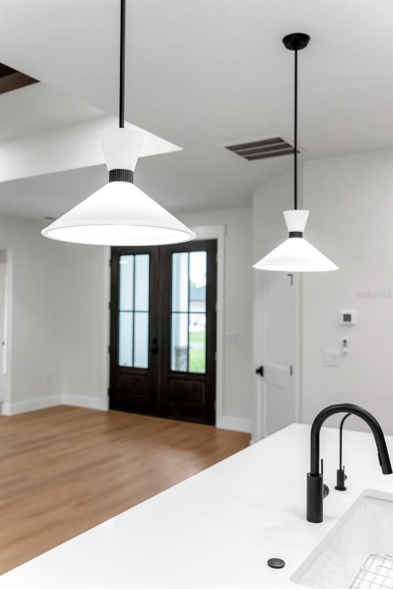 SOUTH VENICE - Residential