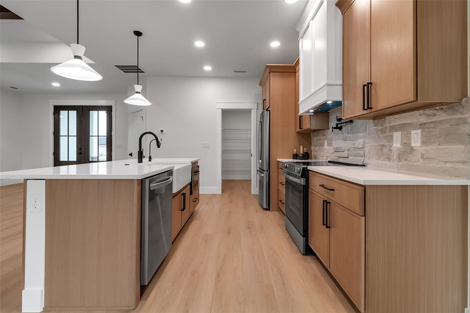 SOUTH VENICE - Residential